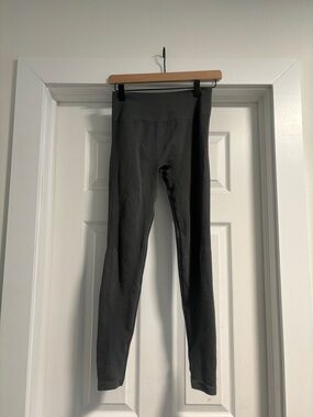 AMPLIFY MID RISE LEGGING
Women's Seamless Scrunch Legging